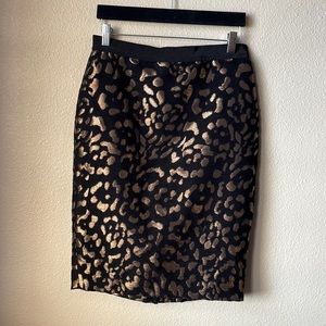 Ann Taylor SZ 4 black and gold pencil skirt